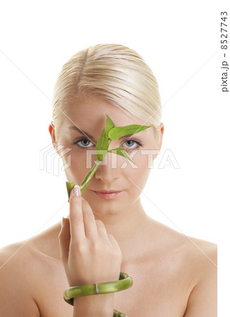 Beautiful young woman with a bamboo plant .... 8527743