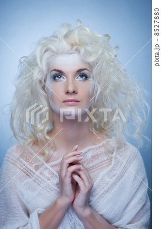 Snow queen.. Snow queen.. 8527880