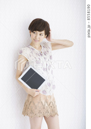 若い女性 若い女性 8558190