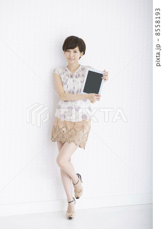 若い女性 若い女性 8558193