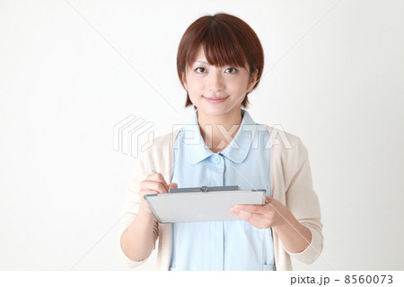 元気で優しそうな看護師 8560073