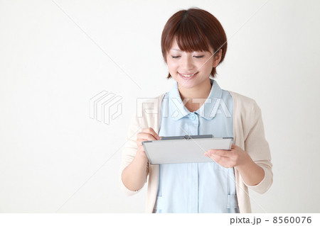 元気で優しそうな看護師 8560076