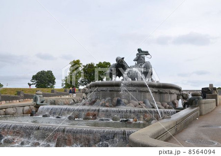 チャーチル公園内のゲフィオンの泉 8564094