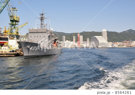 停泊中の潜水艦救難母艦　ちよだ 8564261