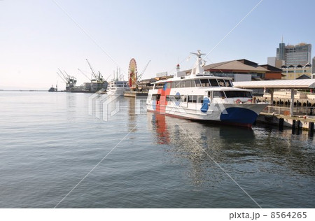 秋の神戸港 8564265