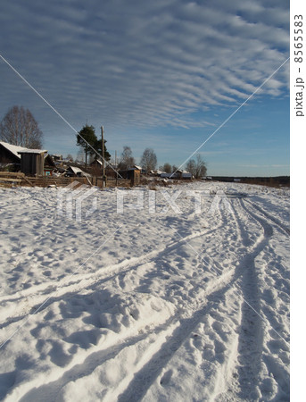 snowy road 8565583