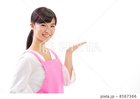 エプロンをした女性 エプロンをした女性 8567366
