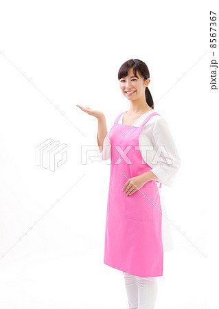 エプロンをした女性 エプロンをした女性 8567367