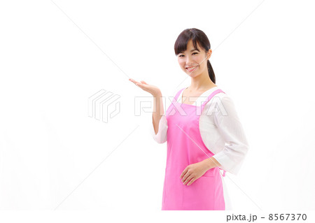 エプロンをした女性 エプロンをした女性 8567370
