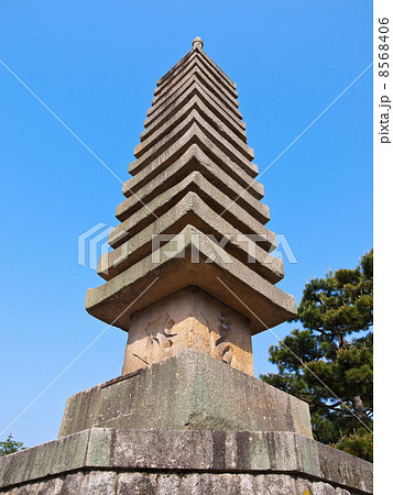 十三重石塔 8568406