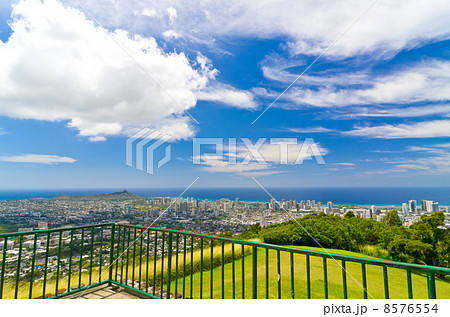 ハワイ オアフ島 タンタラスの丘からの景色(昼) 展望台 ダイヤモンドヘッドとワイキキ方面 ハワイ オアフ島 タンタラスの丘からの景色(昼) 展望台 ダイヤモンドヘッドとワイキキ方面 8576554