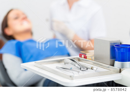 Sterile tools for dentist in practice 8578042