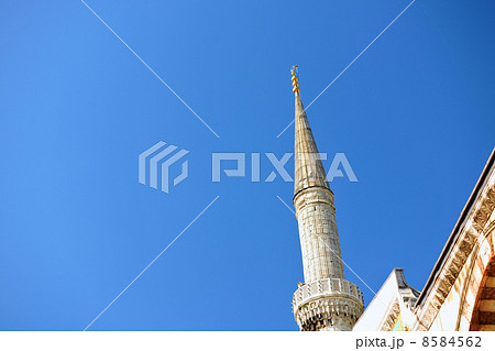 イスタンブール　ブルーモスクのミナレット 8584562