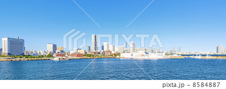 横浜みなとみらい全景(横浜市中区、横浜港大さん橋より) 8584887