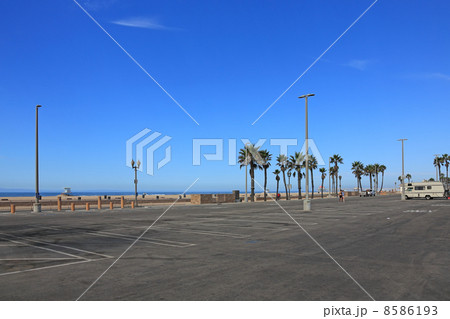 ロサンゼルス近郊ビーチの駐車場 8586193