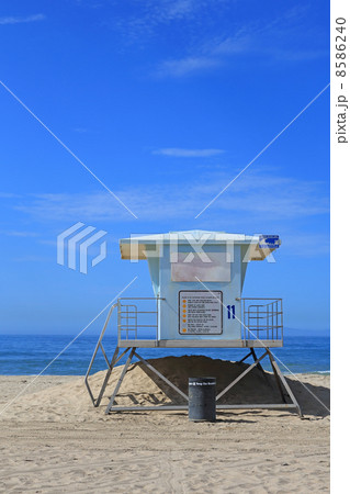 カリフォルニアの青い空とビーチ 8586240