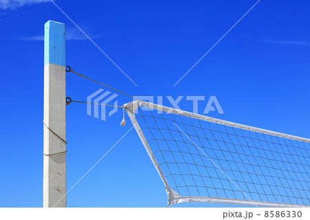 カリフォルニアの青い空とビーチバレー カリフォルニアの青い空とビーチバレー 8586330