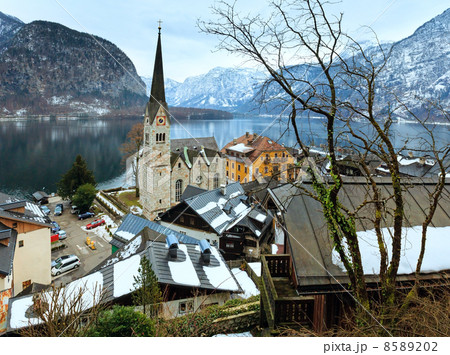Hallstatt winter view (Austria) Hallstatt winter view (Austria) 8589202