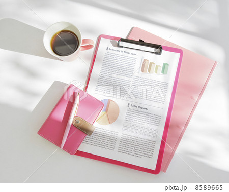 コーヒーカップと手帳とファイル コーヒーカップと手帳とファイル 8589665