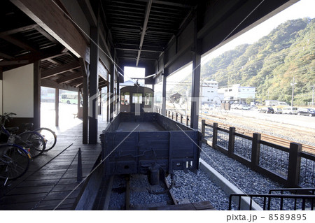 えちぜん鉄道勝山駅の電気機関車 8589895