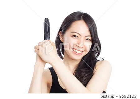 銃を持った女性 8592125