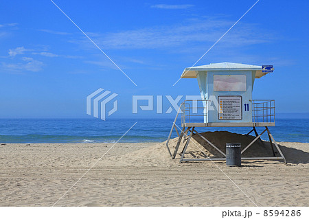 カリフォルニアの青い空とビーチ 8594286
