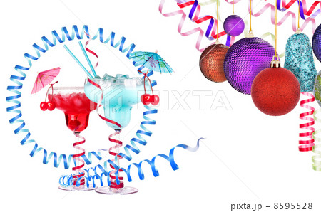 alcoholic cocktail with christmas decoraion 8595528