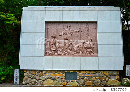 「信徒発見」のレリーフ(大浦天主堂/長崎県長崎市南山手町) 「信徒発見」のレリーフ(大浦天主堂/長崎県長崎市南山手町) 8597796