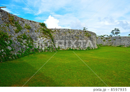 世界遺産･座喜味城跡の「二の郭」（沖縄県中頭郡読谷村） 8597935