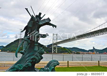 「義経 八艘跳び」の像（みもすそ川公園／山口県下関市みもすそ川町） 8609077