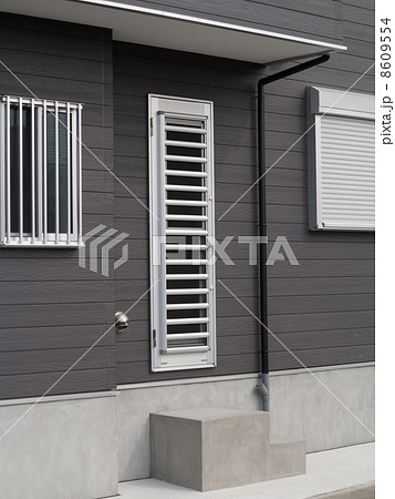 住宅の勝手口 8609554