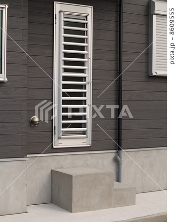 住宅の勝手口 8609555