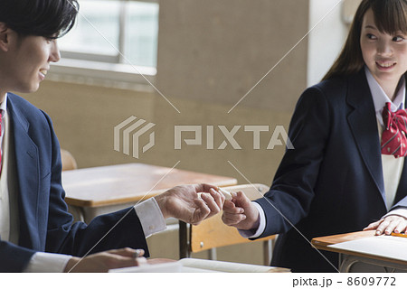 高校生カップル 8609772