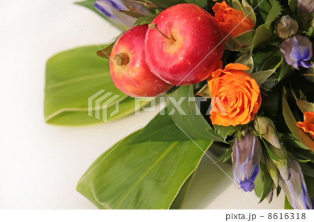 フラワーアレンジメント 花束 植物 花 薔薇 ブーケ 生け花 食べ物 野菜 秋の味覚 豊作 旬 の写真素材 フラワーアレンジメント 花束 植物 花 薔薇 ブーケ 生け花 食べ物 野菜 秋の味覚 豊作 旬 の写真素材