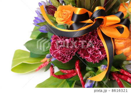 ハロウィン ハロウイン フラワーアレンジメント 花束 植物 花 薔薇 ブーケ 生け花 リボン の写真素材