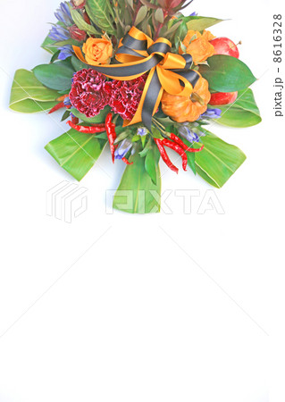 ハロウィン　ハロウイン　フラワーアレンジメント　花束　植物　花　秋の味覚　豊作　旬　家庭菜園　オーガニック　食育　盛り合わせ　薔薇　ブーケ　生け花　リボン　食べ物　野菜　カボチャ　おもちゃ南瓜　黄色　 8616328