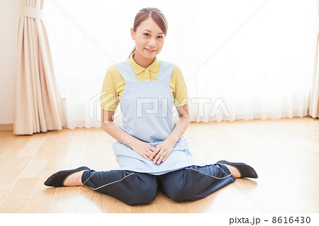 若い女性介護士もしくは保育士 若い女性介護士もしくは保育士 8616430