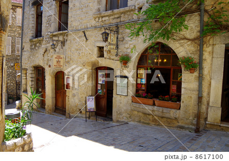 トゥレット・シュル・ルー　Tourrettes-sur-Loup 8617100