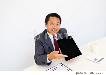 働くビジネスマン 働くビジネスマン 8617772