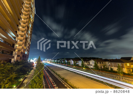 歩道橋から大通り 8620848