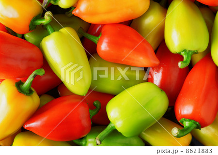 Fresh sweet peppers. Vegetable background 8621883