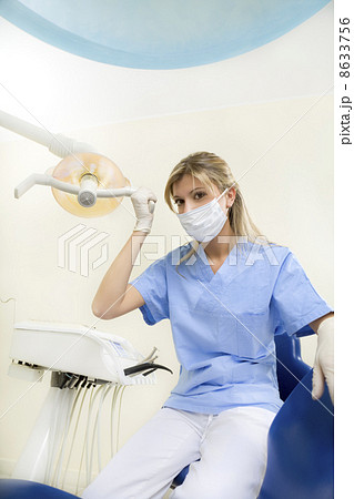 dentist dentist 8633756
