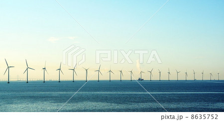 ミドルグランデンの風力発電機 8635752