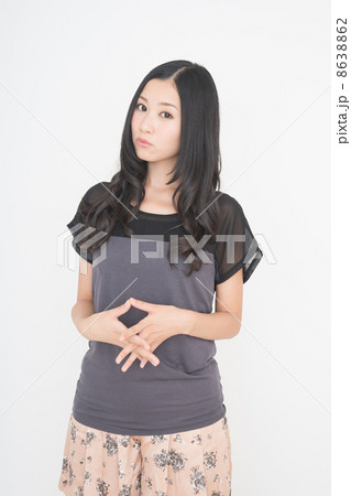 若い女性（夏） 8638862