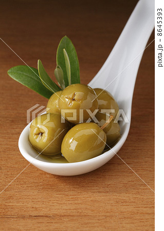 オリーブ 8645393