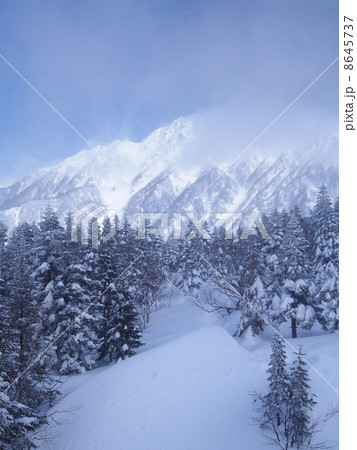 真冬の穂高連峰 8645737