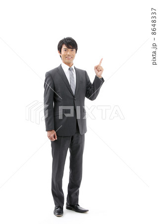 指差すビジネスマン 8648337