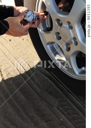 タイヤ空気圧点検 タイヤ空気圧点検 8651395