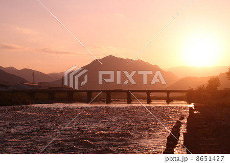 勝浦川の夕日 8651427