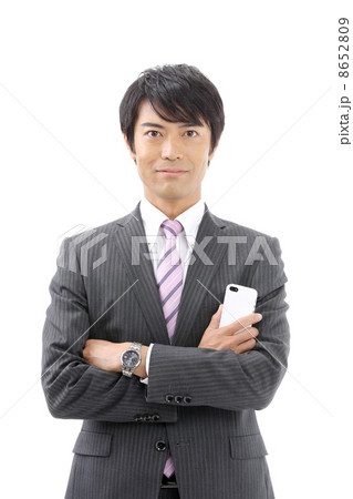 スマートフォンを持ったビジネスマン スマートフォンを持ったビジネスマン 8652809